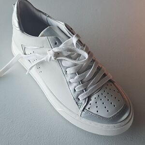 NIB Miz Mooz Leather Tristin Sneaker in Chrome, Size 38 or 7.5-8